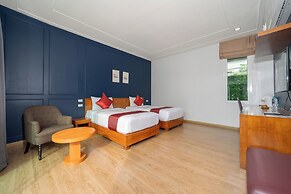 Phuket La Siesta, Naiharn Beach