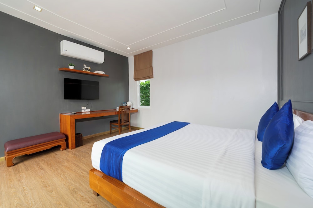 Phuket La Siesta, Naiharn Beach