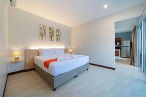 Phuket La Siesta, Naiharn Beach