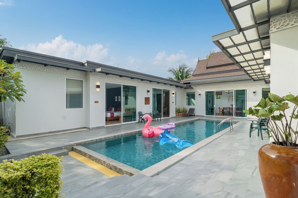 Phuket La Siesta, Naiharn Beach