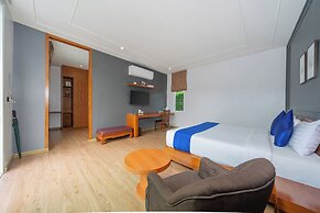 Phuket La Siesta, Naiharn Beach