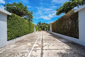 Phuket La Siesta, Naiharn Beach