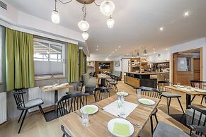 Arlen Lodge Hotel