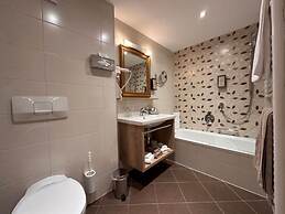 Arlen Lodge Hotel