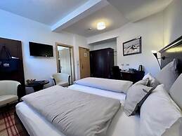 Arlen Lodge Hotel