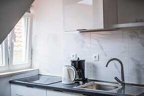 M & J Central Suites