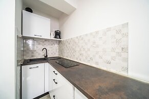 M & J Central Suites