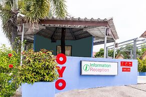 OYO 929 100 Boutique Hotel