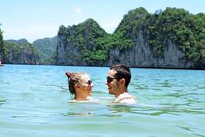 Halong Moonlight Cruises