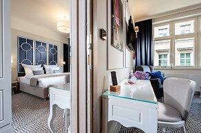 Amber Design Residence