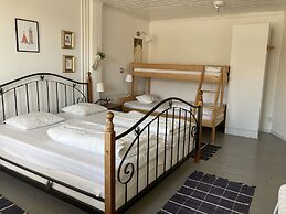 Kustnära Vandrarhem - Hostel