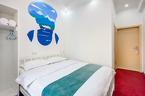 White Hotel & Hostel