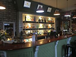 The Crown Inn - By Blunt Bars