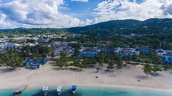 Studio at Sandcastle Resort