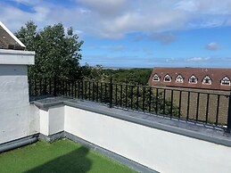 Beach House - Penthouse 3 Bed Apartment