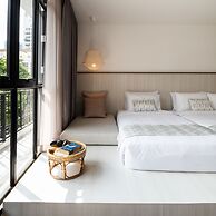 Warm Window Silom - Hostel