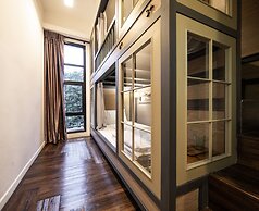 Warm Window Silom - Hostel