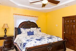 Kingston Luxury Family Retreat