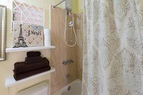 Kgn Most Centrally Located One Bdrm II