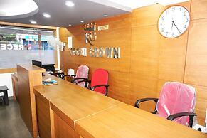 Hotel Kochi Crown