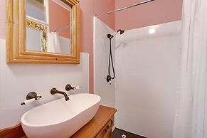 Manly Waves Studios & Apartments