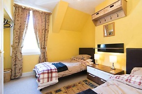 Crinan Canal Cottage