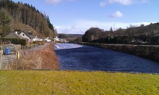 Crinan Canal Cottage