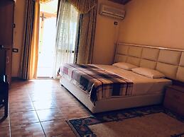 Gold Guest House & Bar