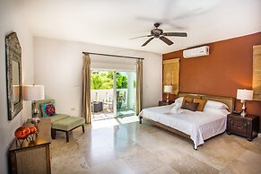 Villa Izcalli by PRP