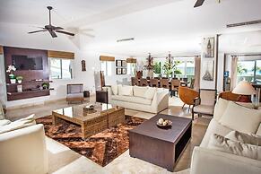 Villa Izcalli by PRP