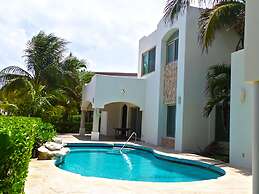 Villa Iich Naj by PRP