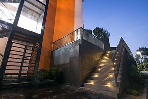 Avora Hotel