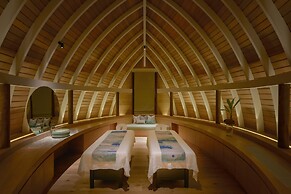 Emerald Faarufushi Resort & Spa