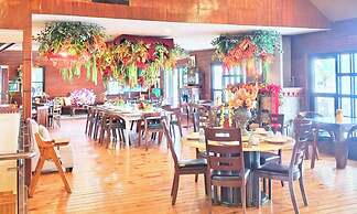 The Lakeview Suites