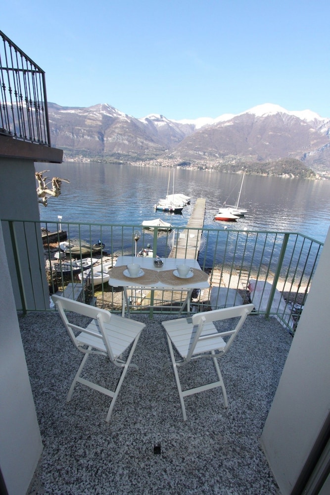 Luxury Apartment Front Lake View