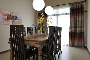 Gurney 4 Plus 1 Bali Style Tranquil Villa