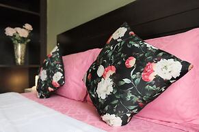 Gurney 4 Plus 1 Bali Style Tranquil Villa