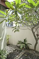 Gurney 4 Plus 1 Bali Style Tranquil Villa