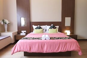 Gurney 4 Plus 1 Bali Style Tranquil Villa