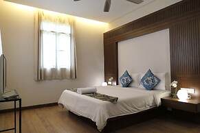 Gurney 4 Plus 1 Bali Style Tranquil Villa