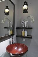 Gurney 4 Plus 1 Bali Style Tranquil Villa