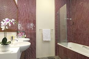 Gurney 4 Plus 1 Bali Style Tranquil Villa