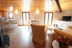 Cozy Attic Lake View in Nesso