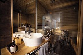Arctic TreeHouse Hotel