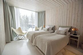 Arctic TreeHouse Hotel