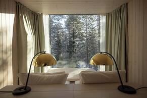 Arctic TreeHouse Hotel