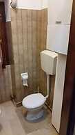 Gira Guest House