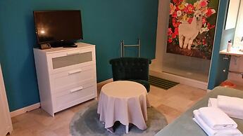 Gira Guest House