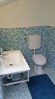 Gira Guest House