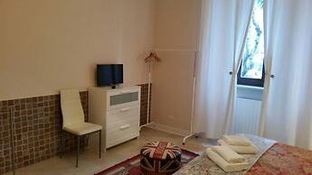 Gira Guest House